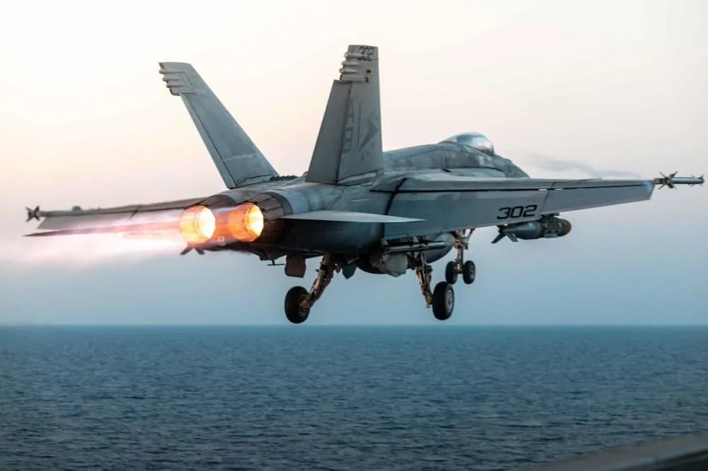 Hutíes afirman ataque múltiple al portaaviones USS Harry S. Truman en medio de crecientes tensiones en el Mar Rojo