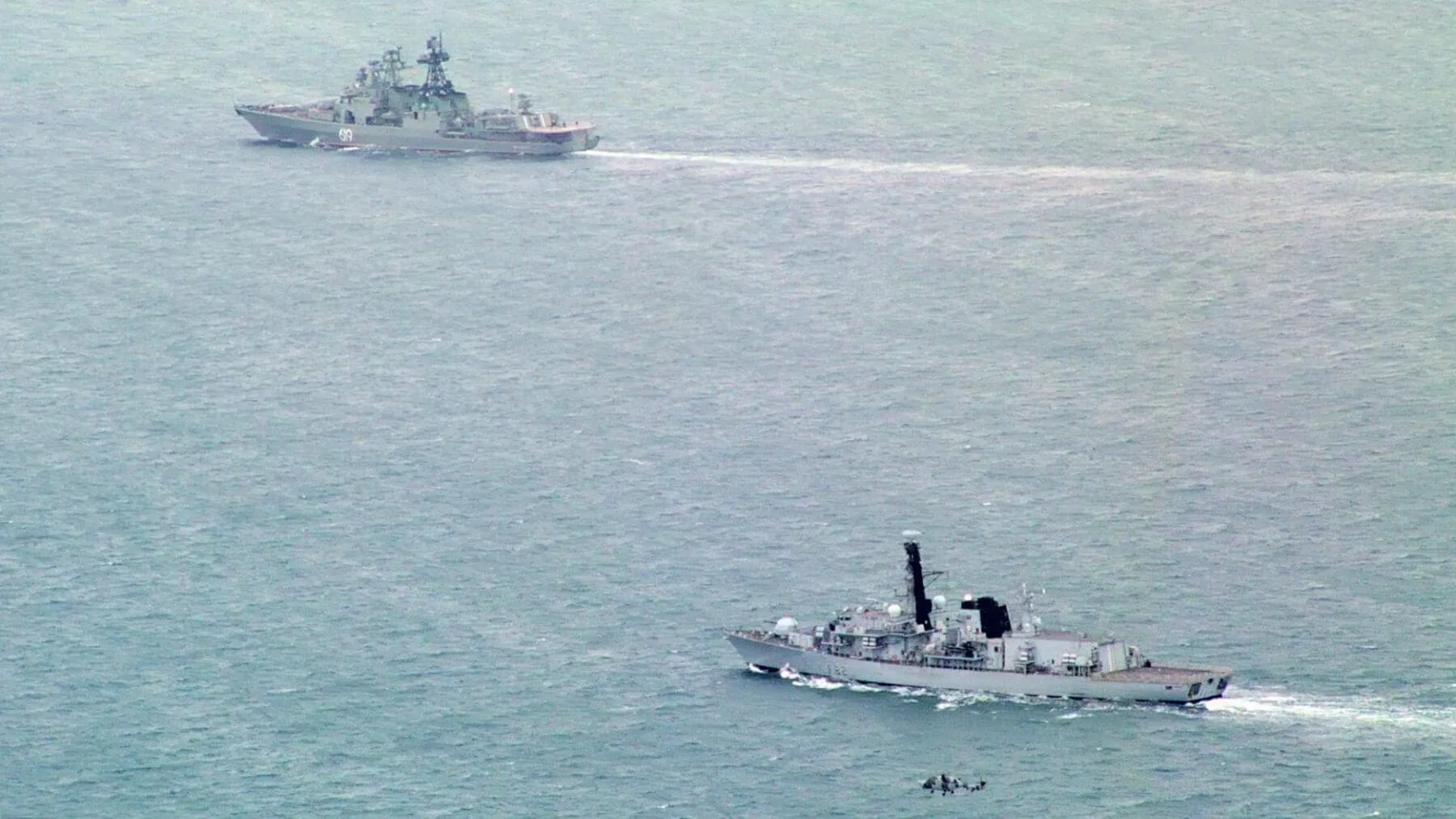 El Reino Unido despliega capacidades militares para vigilar a un convoy de guerra ruso en el Canal de la Mancha