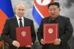 El presidente ruso Vladímir Putin, a la izquierda, y su homólogo norcoreano Kim Jong Un, posan para una fotografía durante una ceremonia de firma de su nueva alianza, el 19 de junio de 2024, en Pyongyang, Corea del Norte. (Kristina Kormilitsyna, Sputnik, Kremlin Pool Foto vía AP, Archivo)