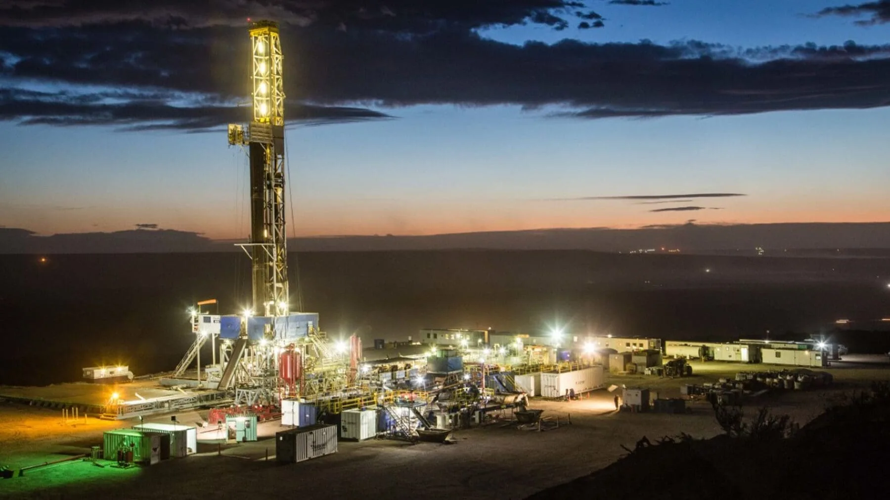 Gobernadores argentinos buscan inversiones externas para Vaca Muerta en la cumbre energética de Texas