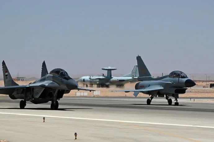 Egipto y China realizan ejercicios militares conjuntos con aviones de combate J-10 y MiG-29M/M2 en el norte de África