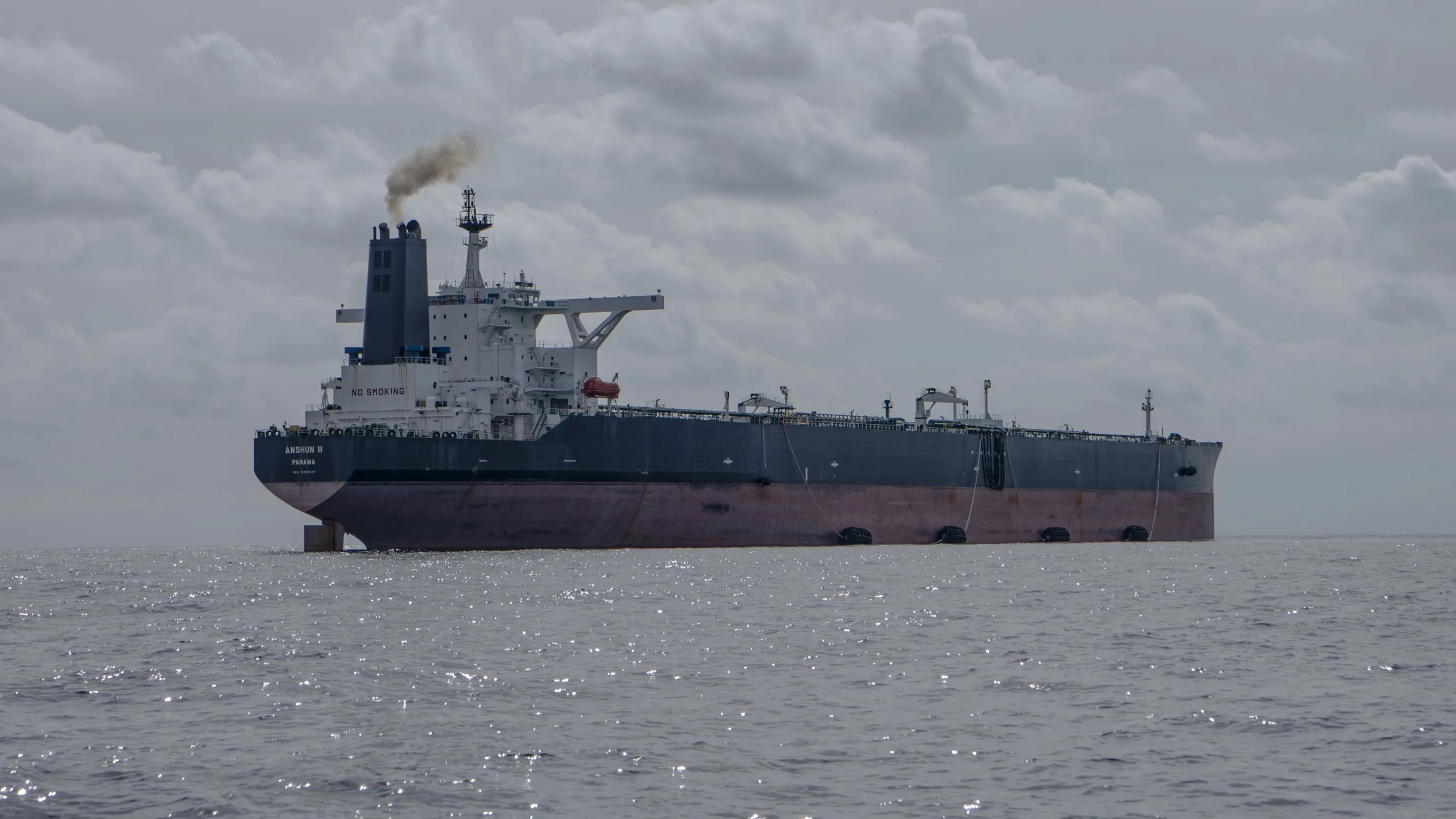 Estonia incauta un buque petrolero de la flota fantasma de Rusia