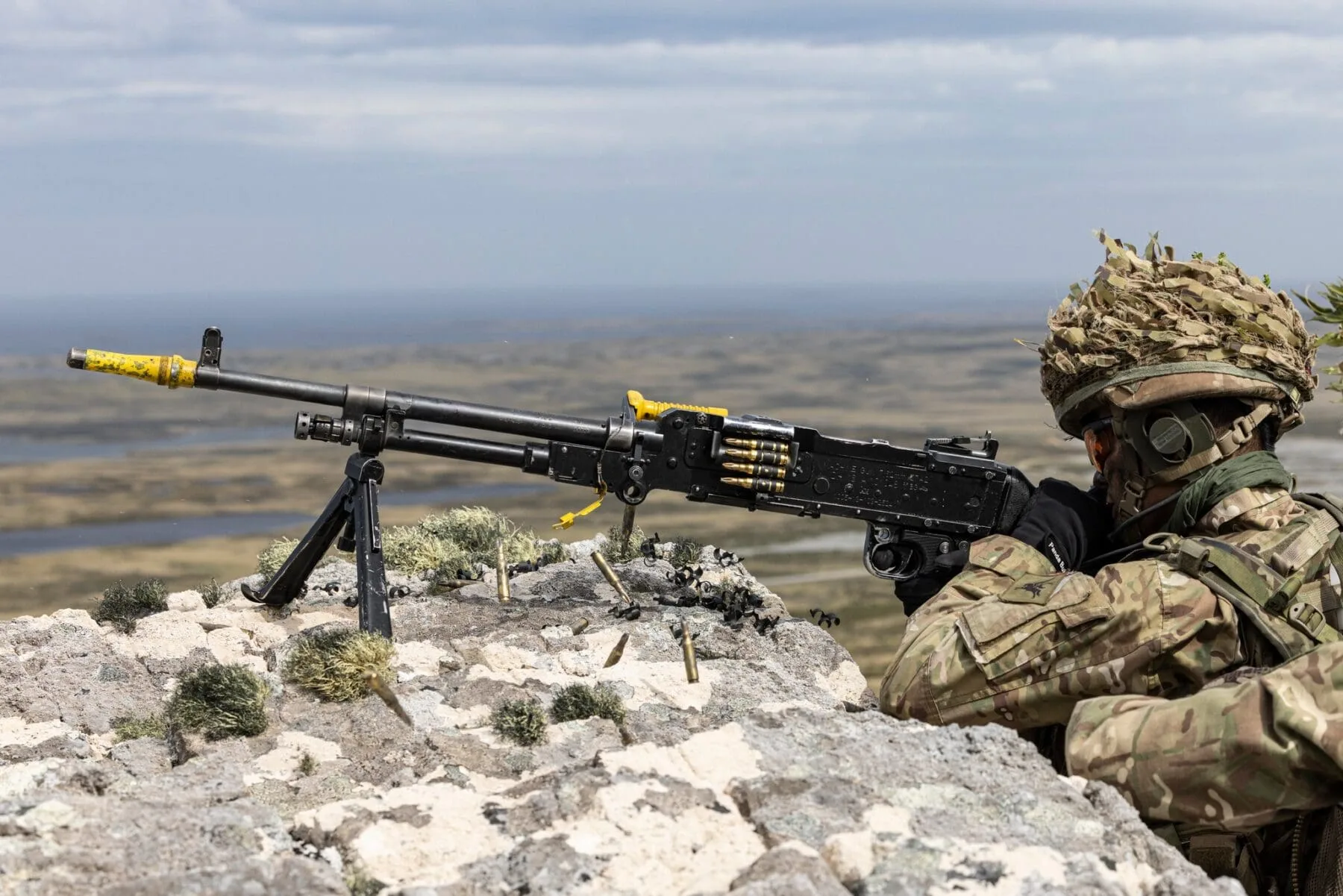 En el marco de la militarización de las Islas Malvinas por parte de Reino Unido, tropas Gurkhas realizaron ejercicios con fuego real y despliegue de drones