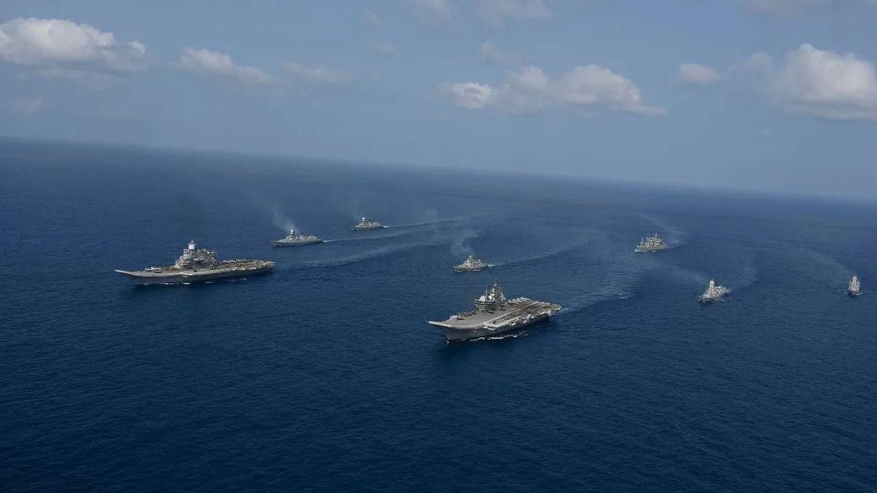 India moviliza su portaaviones hacia Pakistán en respuesta al ataque en Cachemira