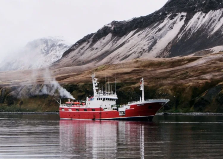 Buques españoles en alianza con los isleños británicos depredan las aguas que rodean a las Islas Malvinas / Créditos: AgendAR