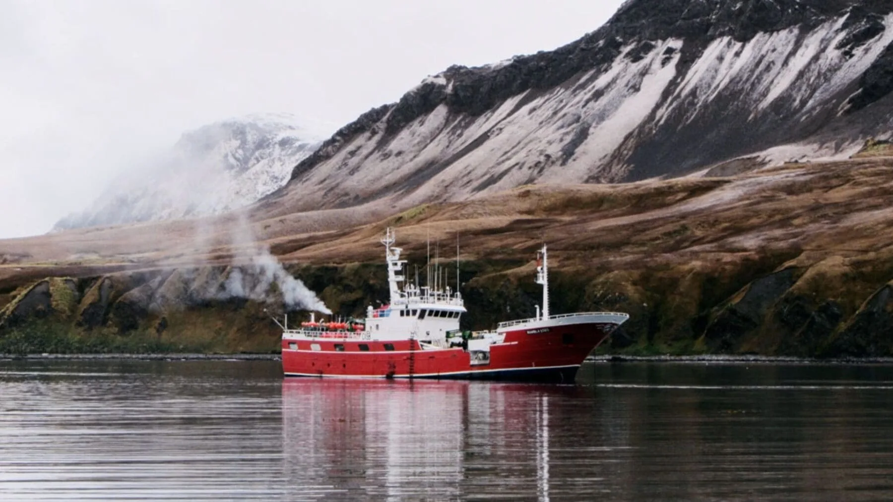 Buques españoles en alianza con los isleños británicos depredan las aguas que rodean a las Islas Malvinas / Créditos: AgendAR