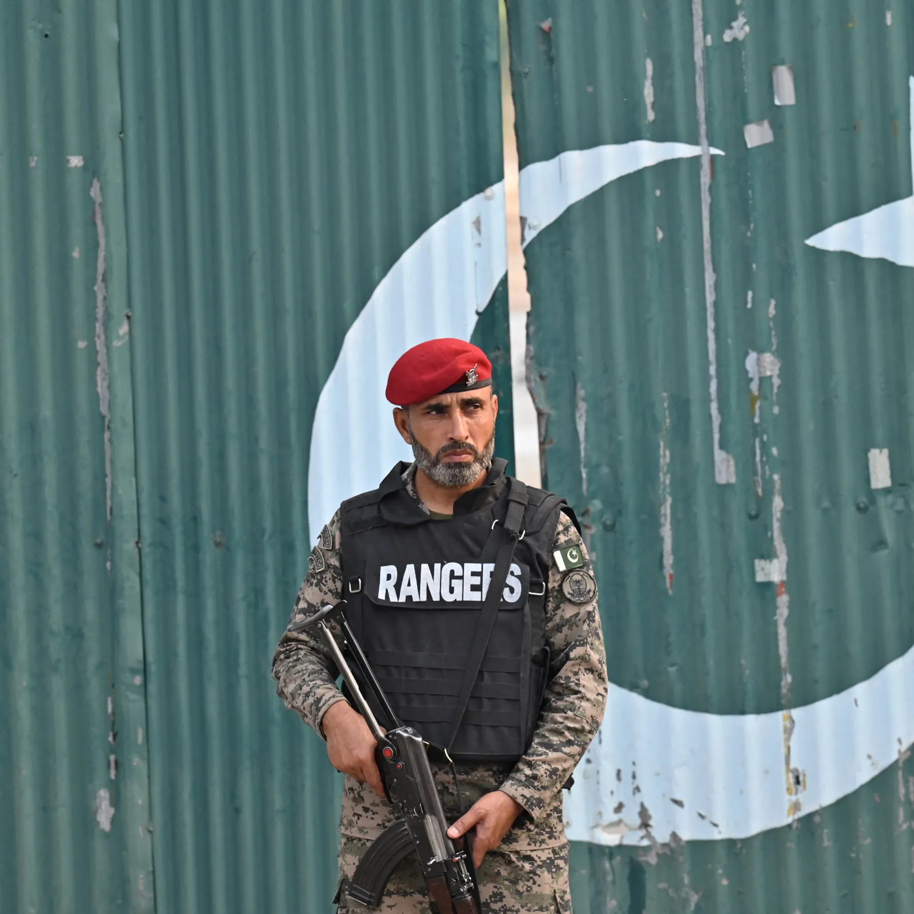 Pakistán afirma haber derribo aviones indios y declara estado de emergencia tras los bombardeos de la operación Sindoor