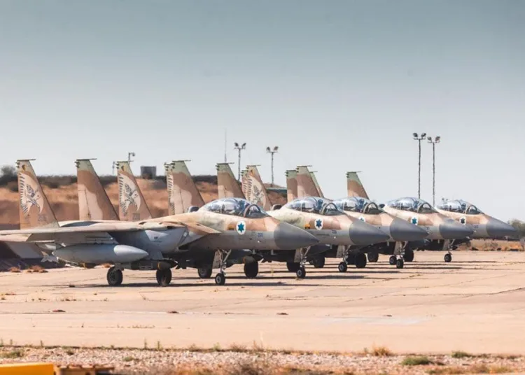 Créditos: Aviones de combate de la Fuerza Aérea de Israel en tierra el lunes 5 de mayo, antes de un ataque contra objetivos hutíes en Yemen. Créditos: Fuerzas de Defensa de Israel