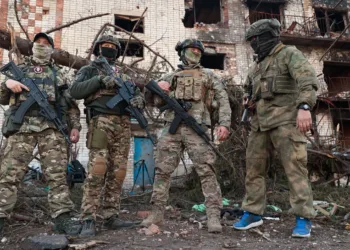 Mercenarios del Grupo Wagner en Bajmut. Créditos: Valentin Sprinchak / TASS