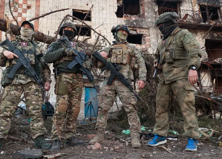 Mercenarios del Grupo Wagner en Bajmut. Créditos: Valentin Sprinchak / TASS