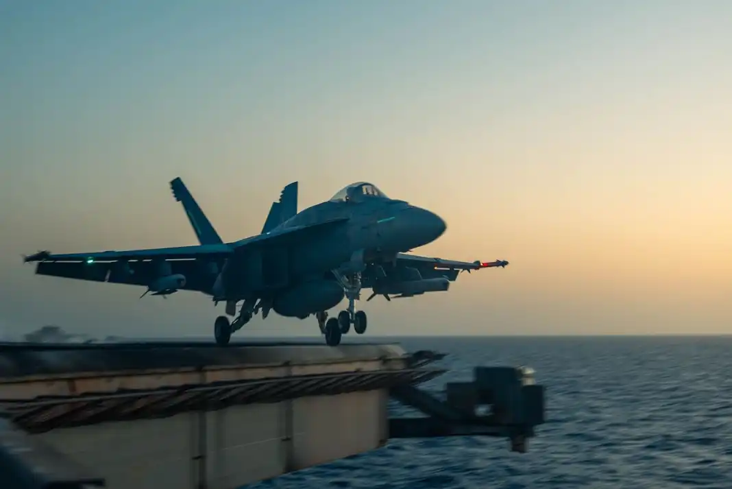 Mientras los hutíes reclaman otro ataque al portaaviones, se intensifican los combates y las pérdidas de F/A-18 del USS Truman