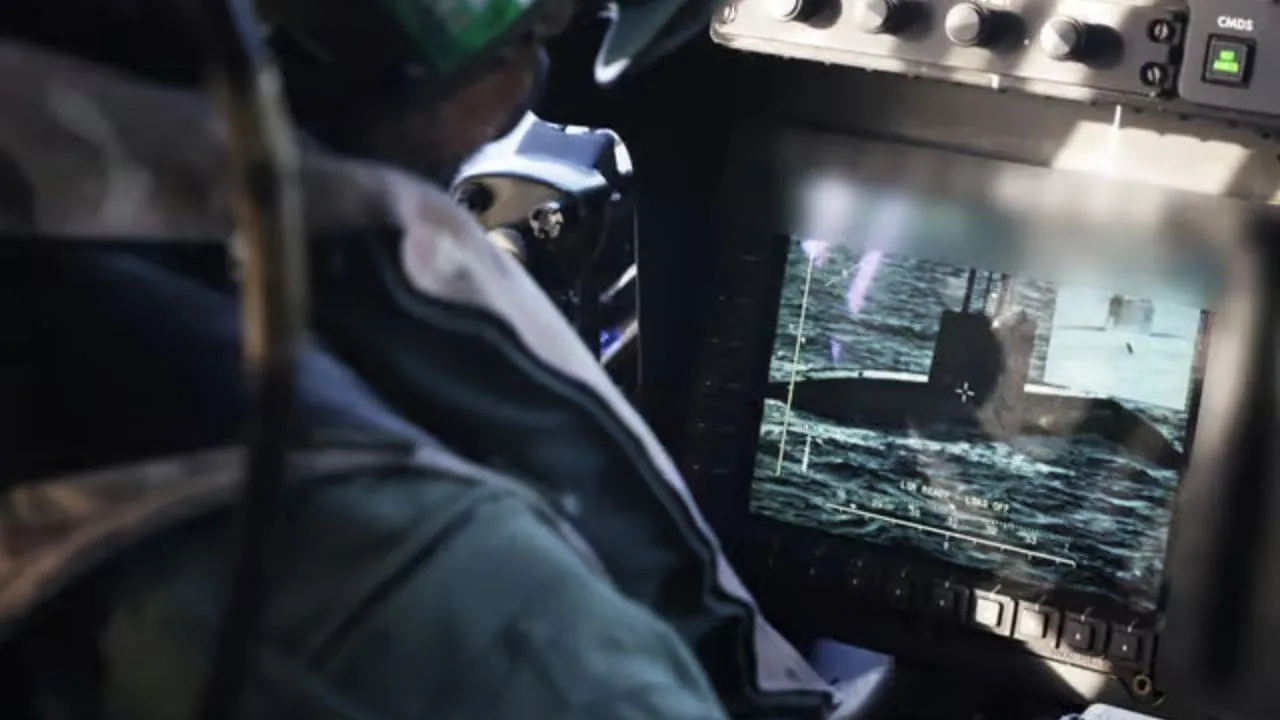 La Real Armada Británica despliega buques de guerra para rastrear un submarino ruso a través del Canal de la Mancha