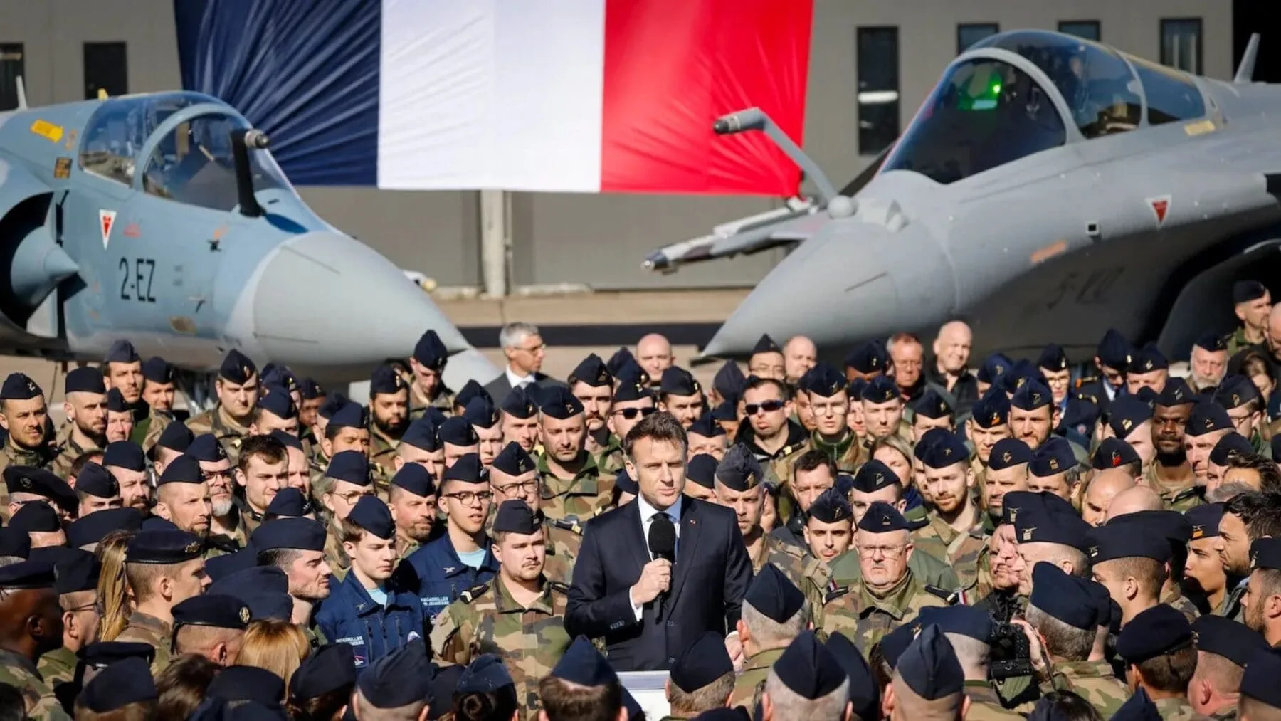 Macron abre la puerta a que Francia despliegue armas nucleares en otros países europeos