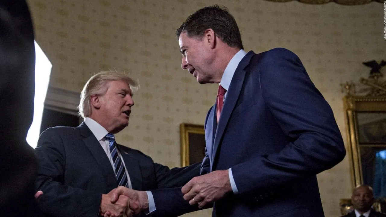 Un extraño mensaje del exdirector del FBI supone un plan para atentar contra Donald Trump