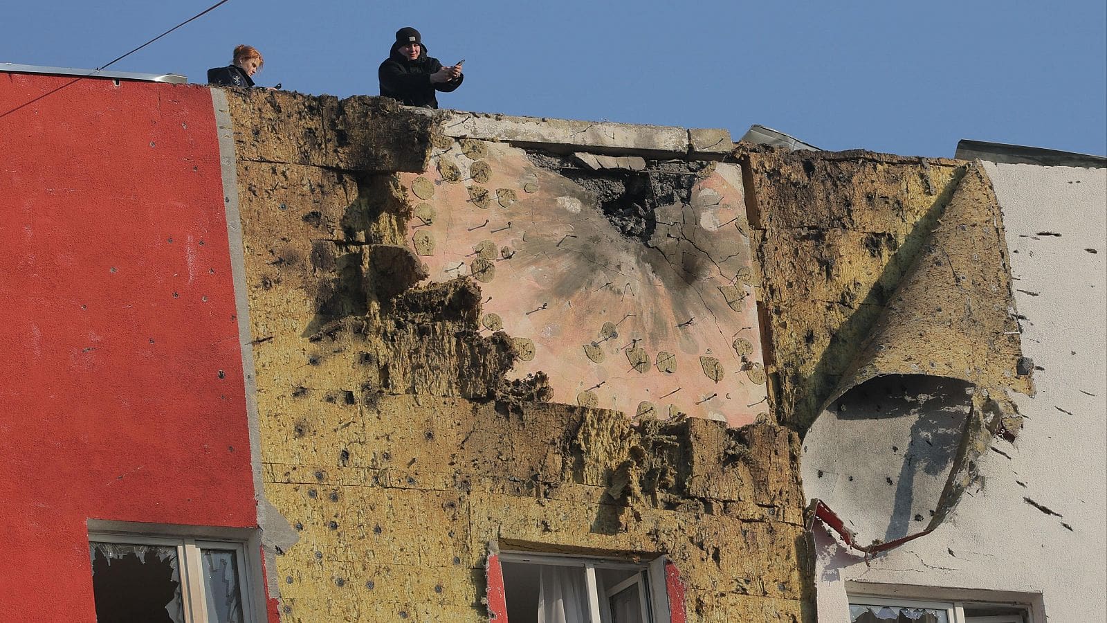 Ucrania lanza ataques con drones en Moscú que obligan al cierre de aeropuertos