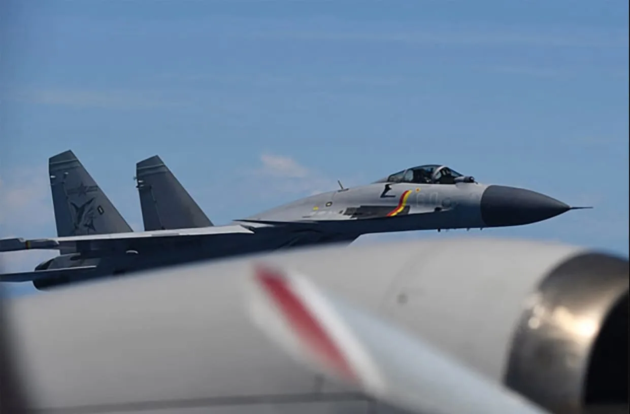 Japón informó que aviones chinos siguieron a una patrulla aérea japonesa en un encuentro cercano