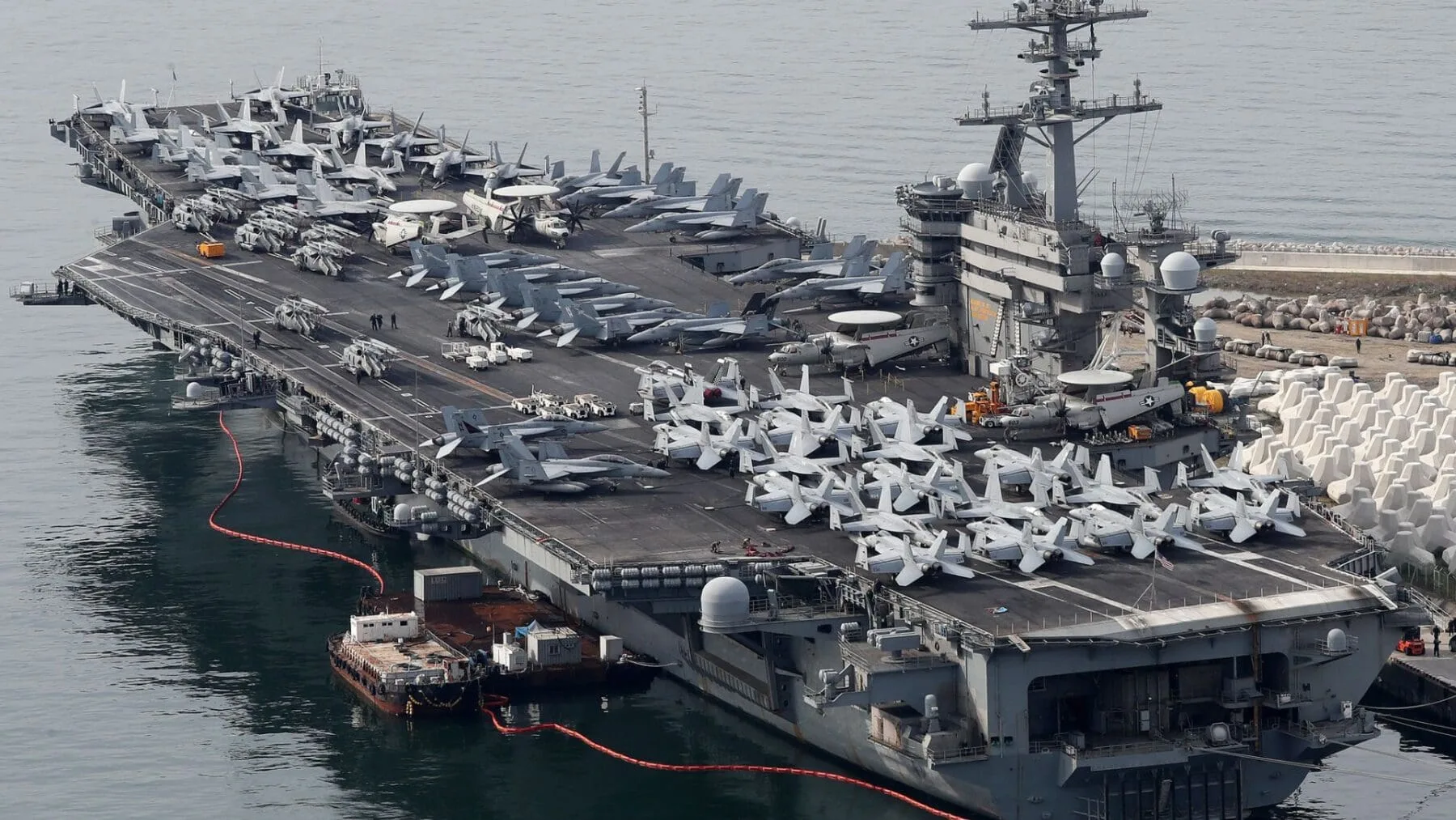 Polémica en Corea del Sur por el arresto de dos ciudadanos chinos que filmaron ilegalmente con drones el interior de una base naval y el portaaviones USS Theodore Roosevelt