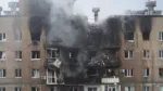 Vista tras un ataque ruso que alcanzó un edificio residencial en Kharkiv, Ucrania, el sábado 7 de junio de 2025. (AP Photo/Andrii Marienko)
