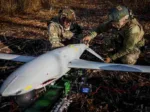 Soldado ruso con un drone
