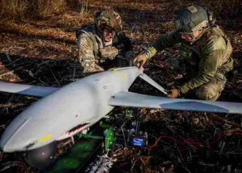 Soldado ruso con un drone