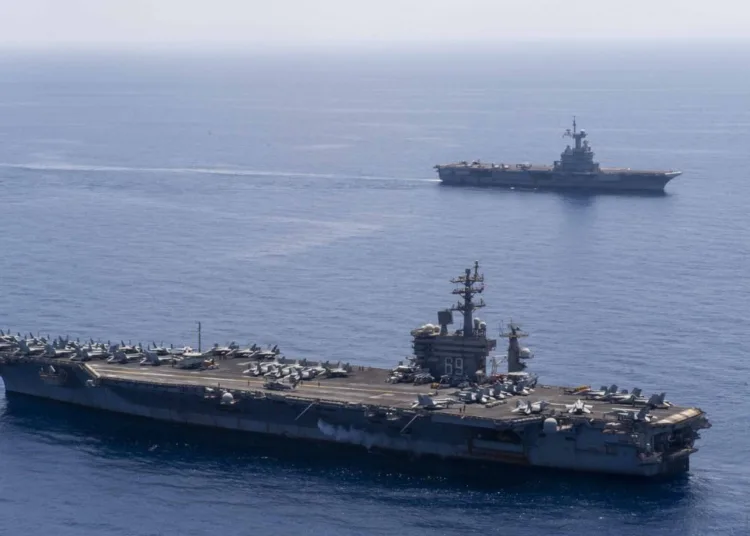 Portaaviones clase Nimitz USS Dwight D. Eisenhower (CVN-69) y el portaaviones francés FS Charles De Gaulle (R91) participan en un ejercicio en el mar Mediterráneo, 2 de mayo de 2024. Créditos: Armada de EE.UU.