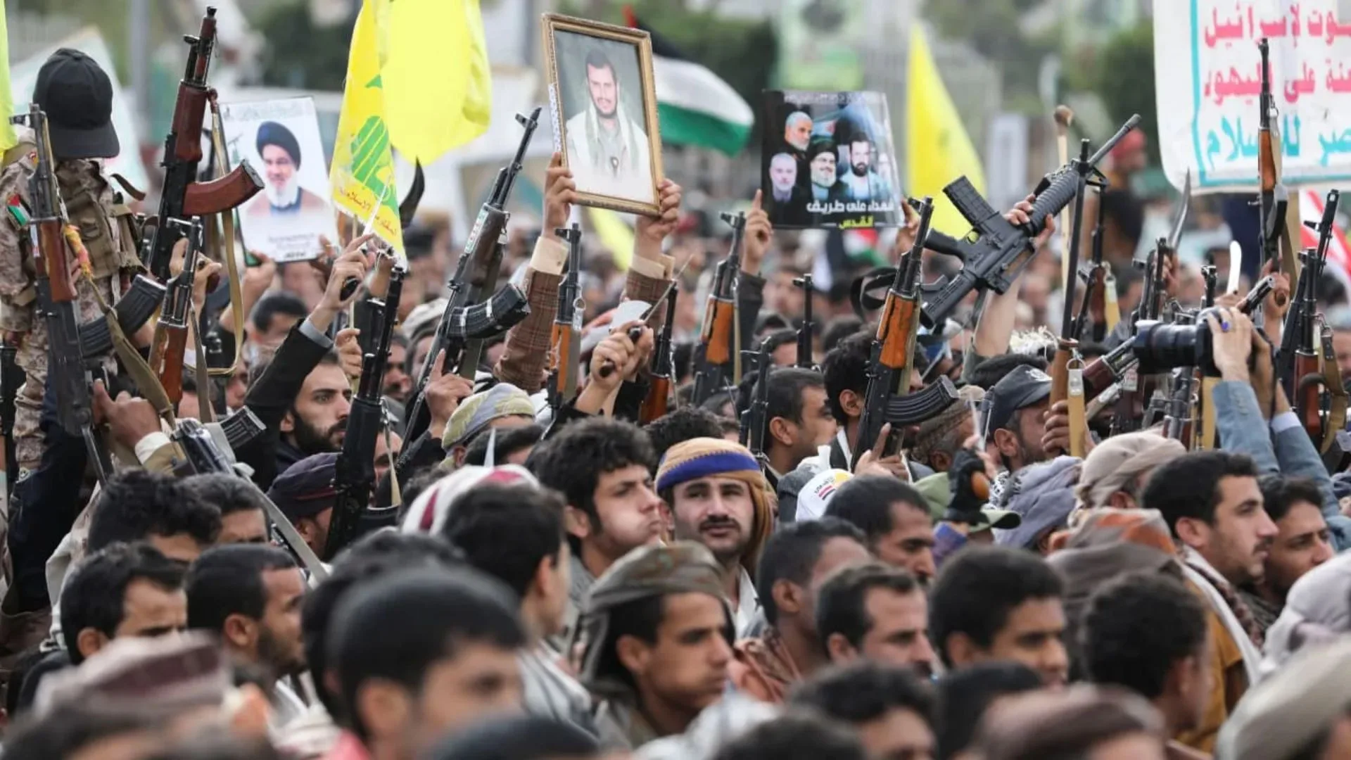 Reportes afirman que Irán volvió a enviar armas y municiones a los hutíes y a Hezbolá 