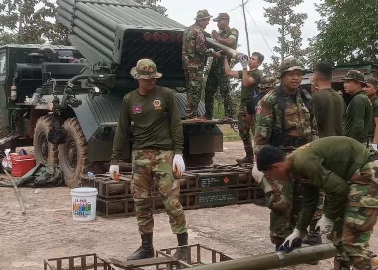 El aumento de presencia militar en la frontera Tailandia-Camboya fue uno de los catalizadores de la escalada del conflicto. Créditos: STR/AFP