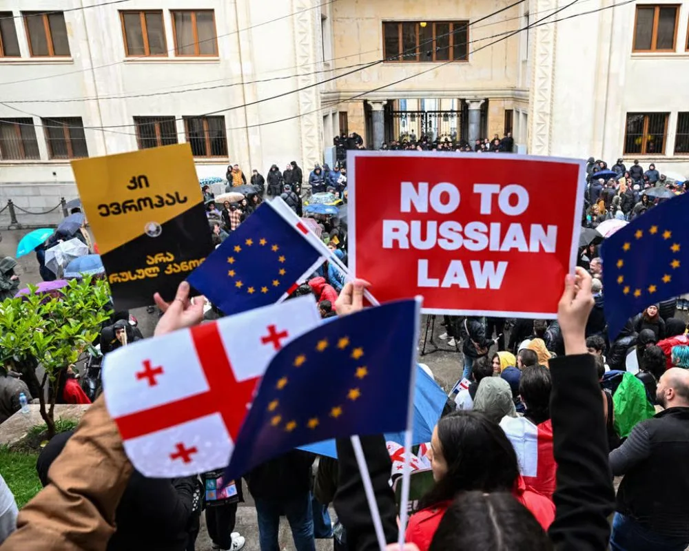 Leyes contra agentes extranjeros impulsadas por Rusia avanzan en Europa tras la guerra en Ucrania