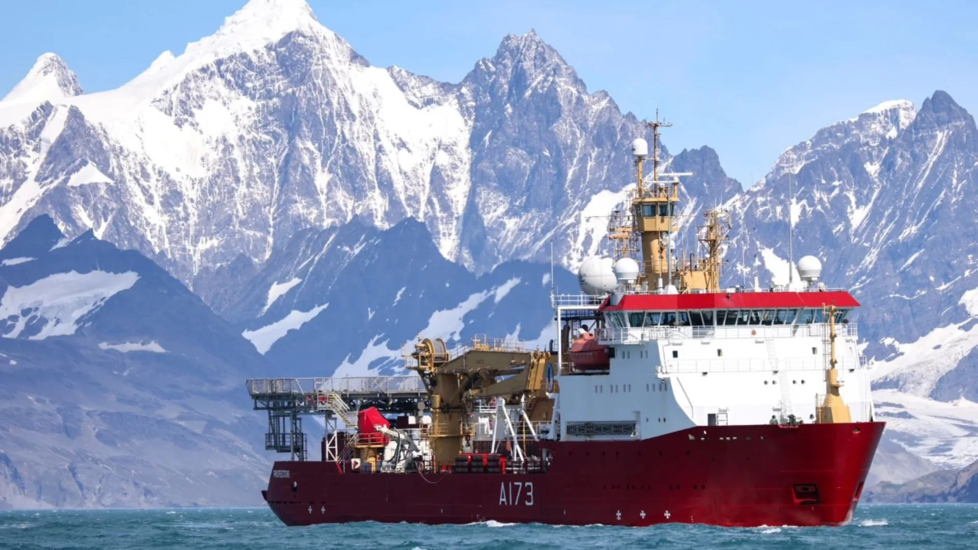 La Real Armada británica buscaría adquirir un nuevo rompehielos para el Ártico, similar al HMS Protector que opera en la Antártida