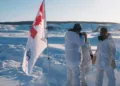 Imagen de la bandera de Canadá en el Ártico