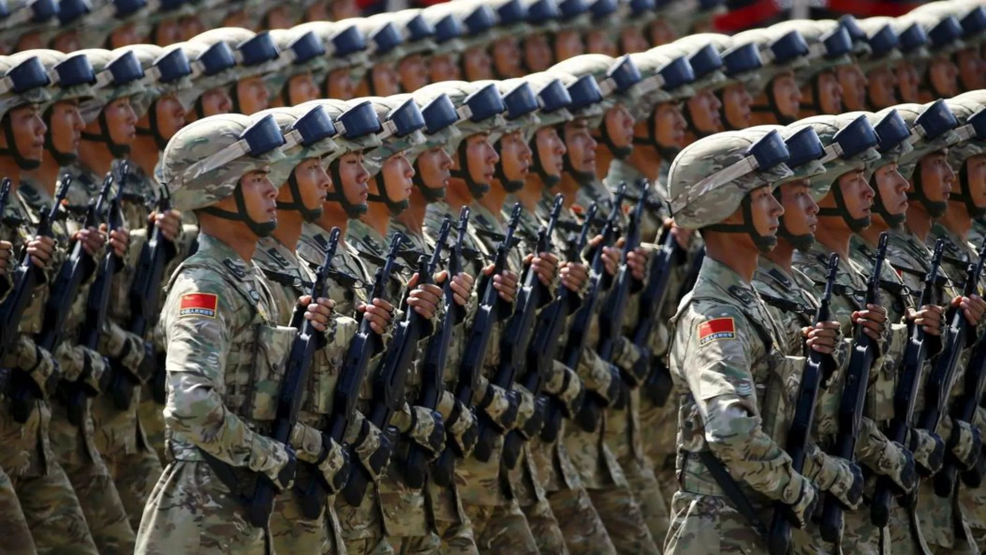 Soldados del Ejército Popular de Liberación de China (EPL) marchan durante el desfile militar que conmemora el 70 aniversario del fin de la Segunda Guerra Mundial, Pekín, China, 3 de septiembre de 2015.