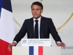 Macron se desdibuja mientras su gobierno tambalea / Créditos: archivo