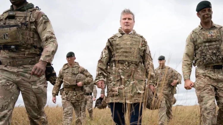 El primer ministro británico, Keir Starmer, llamó a rearmar al país para enfrentar nuevas amenazas / Créditos: Stefan Rousseau-PA