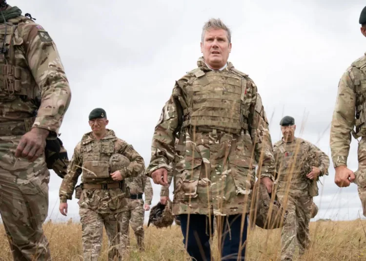 El primer ministro británico, Keir Starmer, llamó a rearmar al país para enfrentar nuevas amenazas / Créditos: Stefan Rousseau-PA