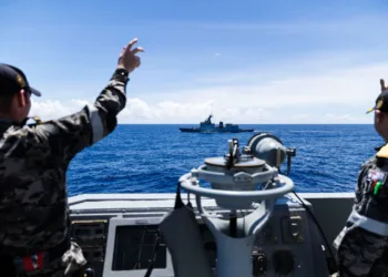 Royal Australian Navy destroyer HMAS Brisbane conducts Officer of the Watch Manoeuvrers with Philippine Navy ship BRP Jose Rizal during Exercise ALON 2025. *** Local Caption *** Exercise ALON 25 is a bilateral training activity planned and led by the Armed Forces of the Philippines and Australian Defence Force. Conducted from 15 to 29 August, it is the largest overseas military exercise for Australia in 2025. Over 3,600 personnel are participating in Exercise ALON 25 including members of the ADF and AFP, as well as elements of the Royal Canadian Navy, and the United States Marine Corps Marine Rotation Force Darwin. Exercise ALON 25 demonstrates the strength of the Strategic Partnership between Australia and the Philippines. It allows both nations to practice multi-domain warfighting skillsets while collaborating on regional security.