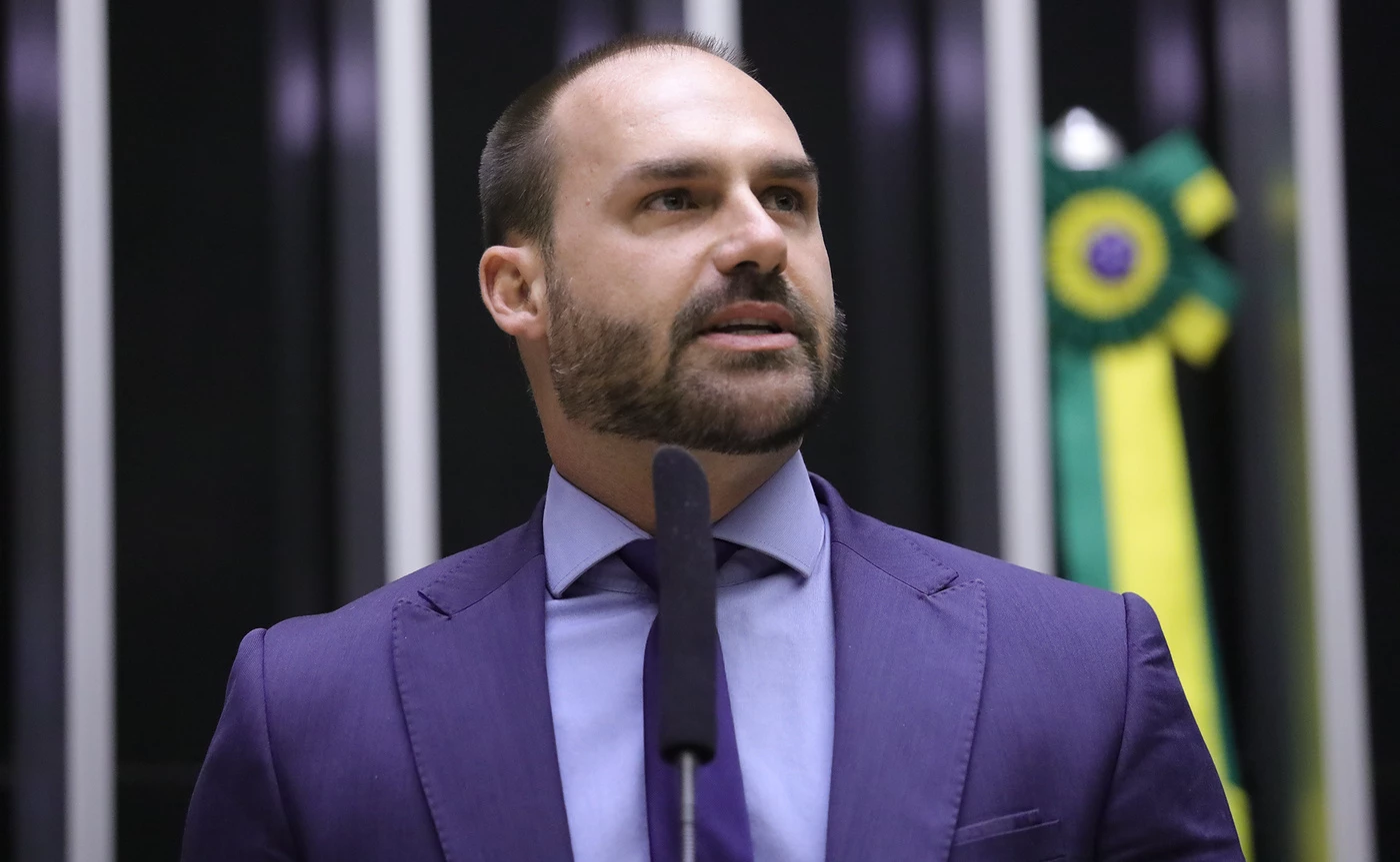 Eduardo Bolsonaro pide activar la Cláusula Democrática de la OEA tras el arresto de su padre
