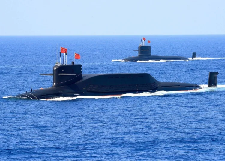 Un submarino nuclear clase Jin Tipo 094A con misiles balísticos de la Armada del Ejército Popular de Liberación (EPL) de China es visto durante una exhibición militar en el Mar de China Meridional el 12 de abril de 2018. Foto tomada el 12 de abril de 2018. REUTERS/Stringer