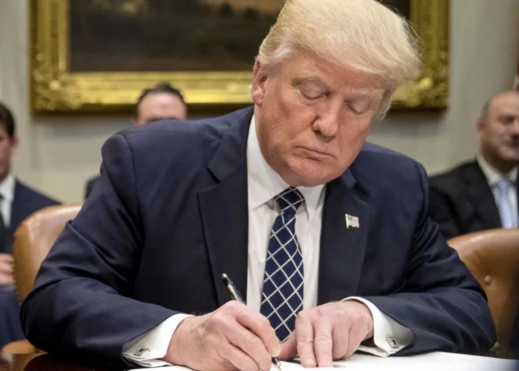 El cierre de gobierno va a concluir cuando el presidente Trump reciba y firme la ley de financiamiento aprobada por ambas cámaras del Congreso / Créditos: Andrew Harnik/AP