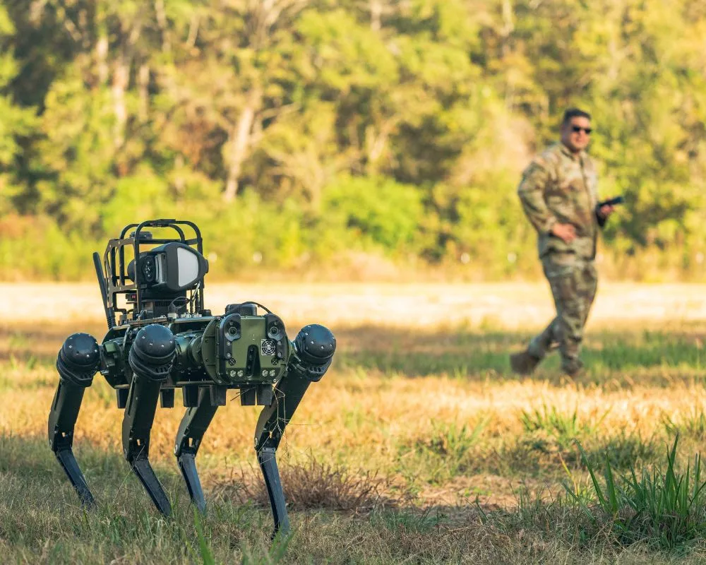 Sesgo en IA militar dispara alarmas globales por amenazas a la seguridad de civiles y objetivos estratégicos