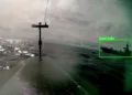 Buque de superficie autónomo Lightfish de Seasats navega cerca del destructor chino CNS Nanchang, a la derecha, mientras transitaba por el mar de Filipinas cerca de Guam. Créditos: Seaseats