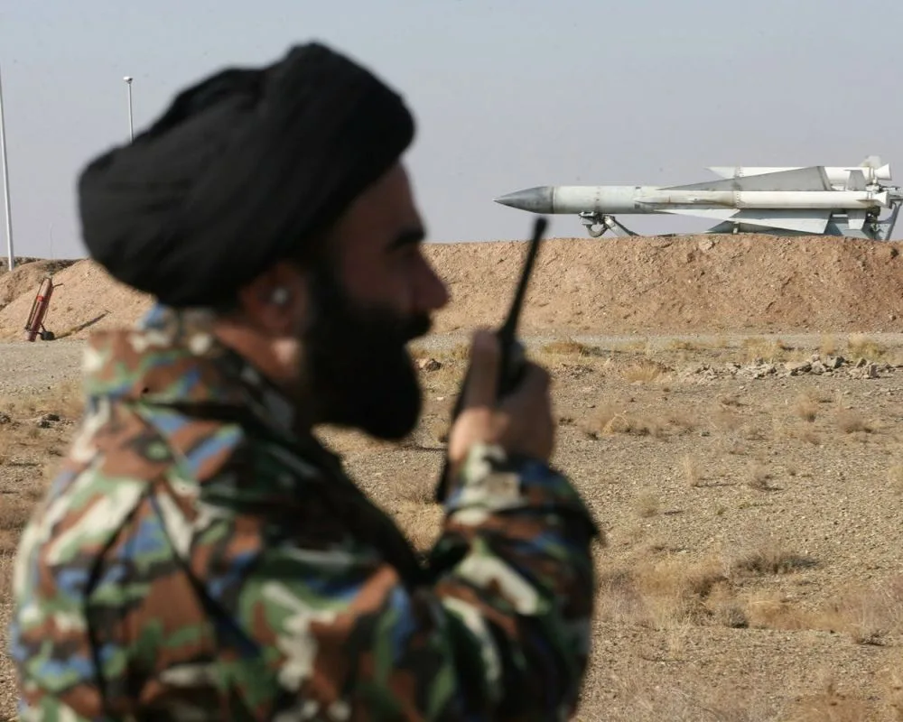 Irán intensifica ejercicios militares con drones tras guerra con Israel y tensiones con el OIEA