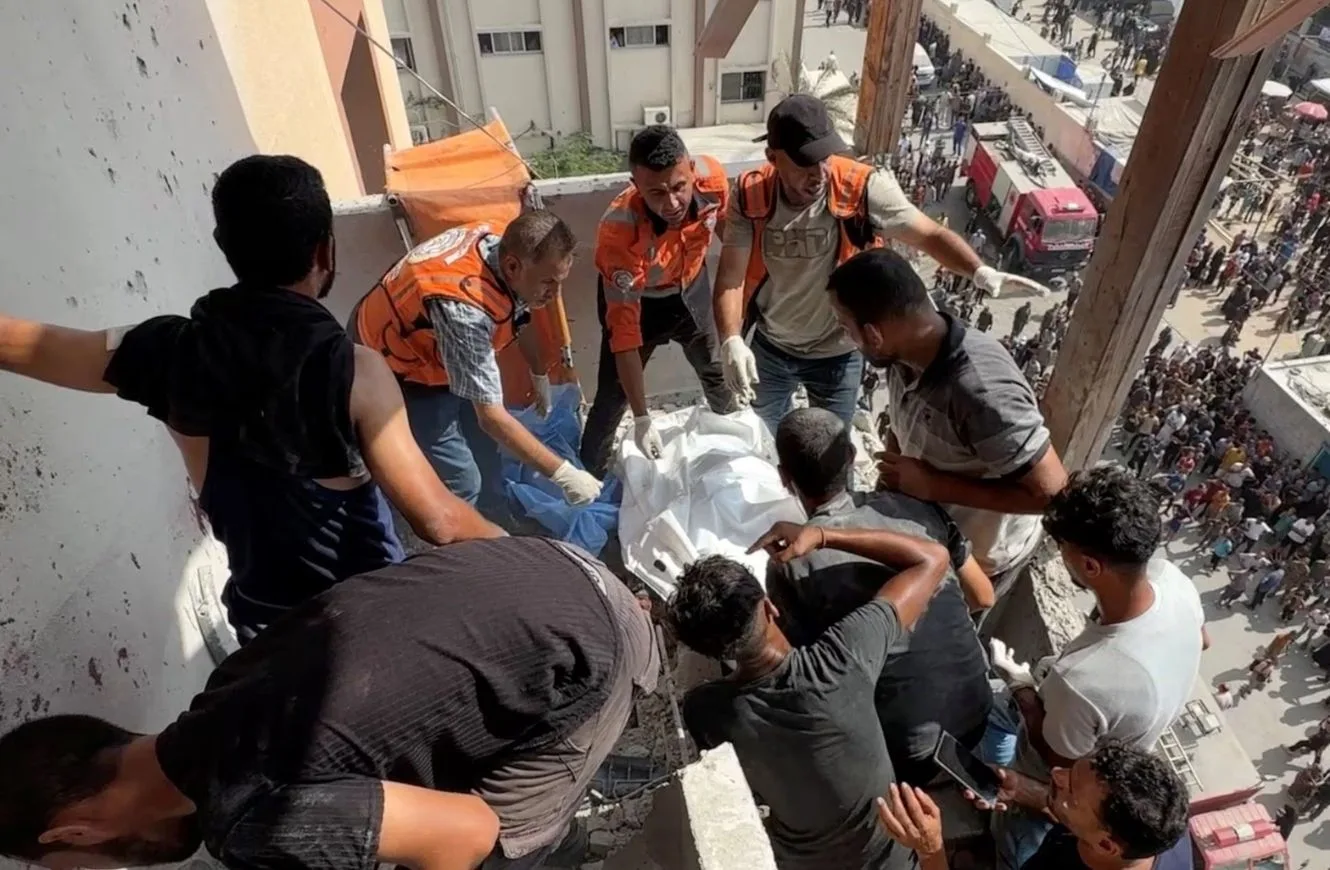 Fuerza de Defensa de Israel bombardea hospital en Gaza con decenas de civiles y periodistas fallecidos en medio de la renovada ofensiva