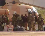 Mercenarios rusos ayudan a la junta de Malí en la lucha contra insurgentes yihadistas, refuerzando la influencia de Rusia en este país de África Occidental. Créditos: Ejército Francés/AP