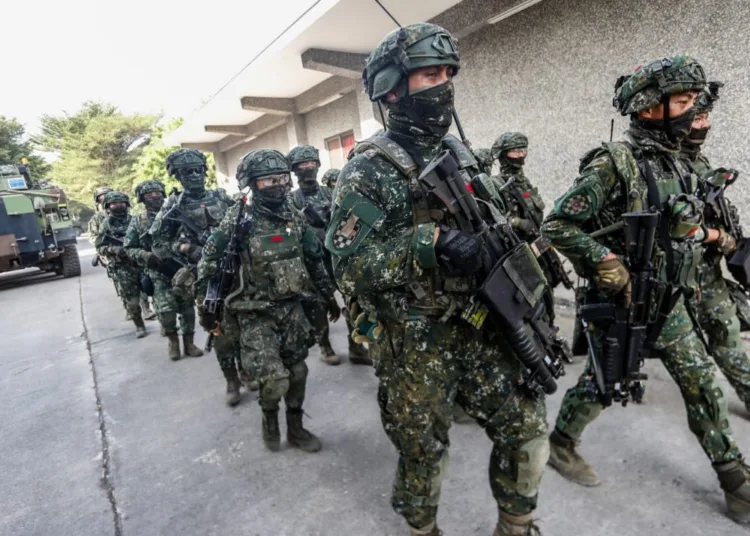 Soldados taiwaneses durante un ejercicio llevado adelante en enero de 2022. Créditos: Ceng Shou Yi/NurPhoto/Getty