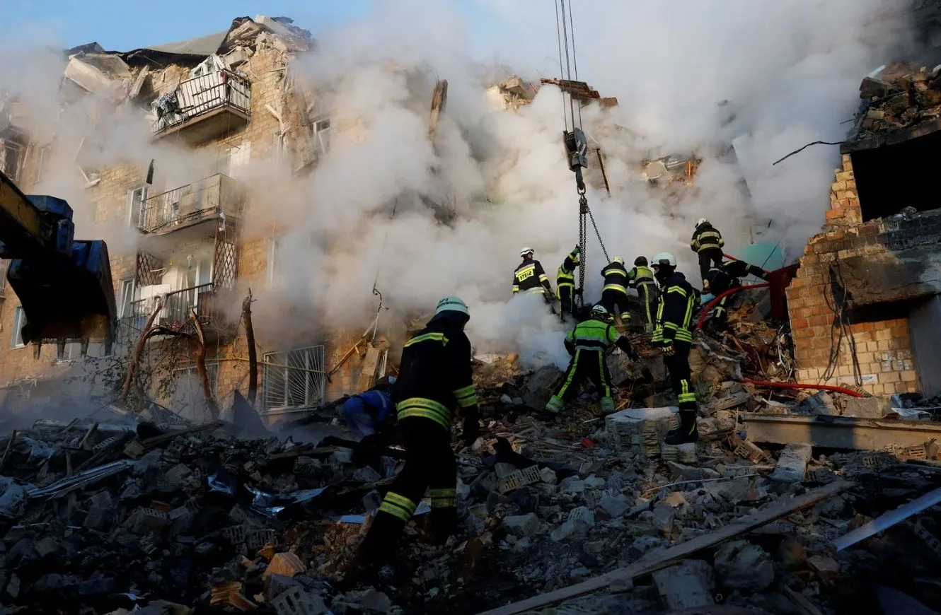 Rusia intensifica bombardeos contra Ucrania y lanza misiles balísticos sobre Kiev en plena tensión por negociaciones de paz