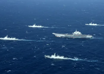 Formación con portaaviones de la Armada del Ejército Popular de Liberación Crédito: PLA