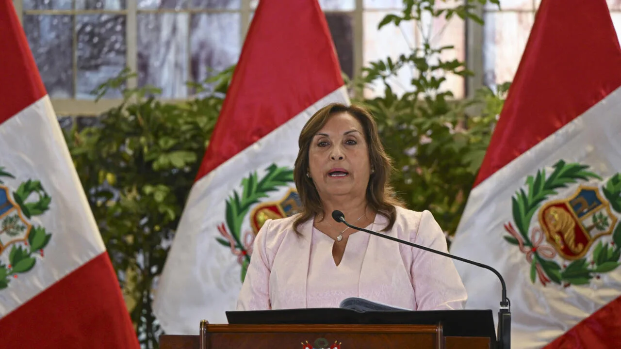 Perú aprueba amnistía e indulto a fuerzas armadas y de seguridad pese a advertencias internacionales