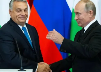 Viktor Orban y Vladimir Putin en su encuentro informal en Moscú. Créditos: Reuters