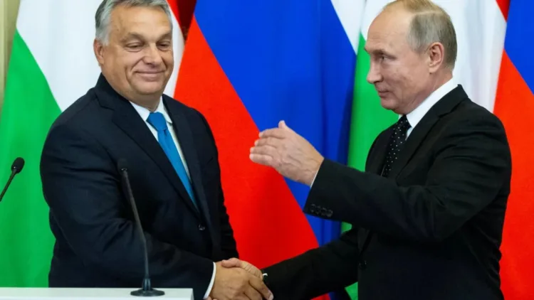 Viktor Orban y Vladimir Putin en su encuentro informal en Moscú. Créditos: Reuters