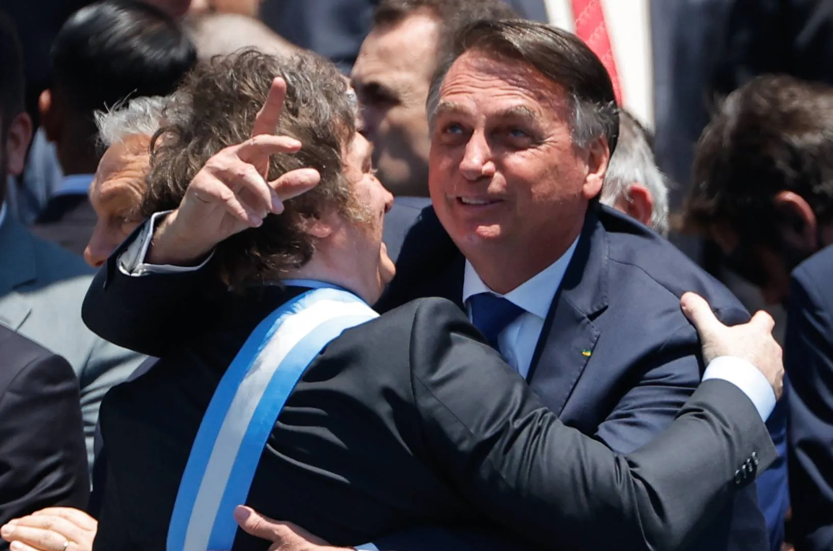 Jair Bolsonaro habría solicitado asilo a Javier Milei en Argentina, según informes de la Policía Federal de Brasil